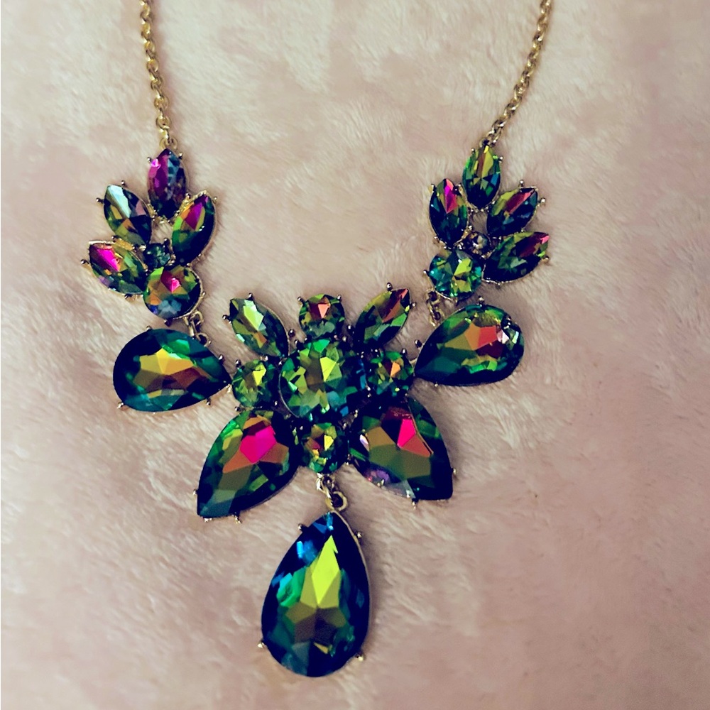 Beautiful Crystal Necklace Like New